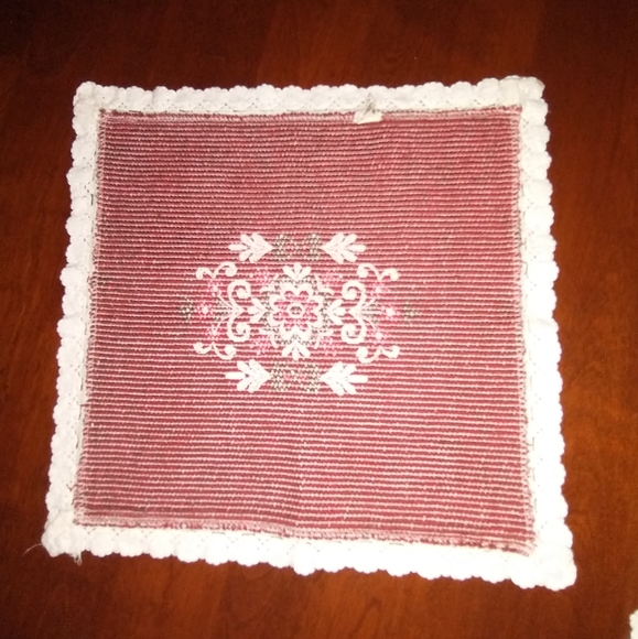 Set of 3 Embroidered Table Linens Imported from Austria - Picture 3 of 10